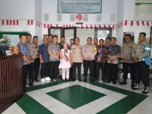 Kapolsek WARA UTARA, Ipda,,ROBERT PAKIDING DANDURU SAMPEALLO Silaturahmi di SMKN 2 Dan Kantor KECAMATAN WARA UTARA KOTA PALOPO | NEWS TV Indonesia Kapolsek WARA UTARA, Ipda,,ROBERT PAKIDING DANDURU SAMPEALLO Silaturahmi di SMKN 2 Dan Kantor KECAMATAN WARA UTARA KOTA PALOPO | NEWS TV Indonesia