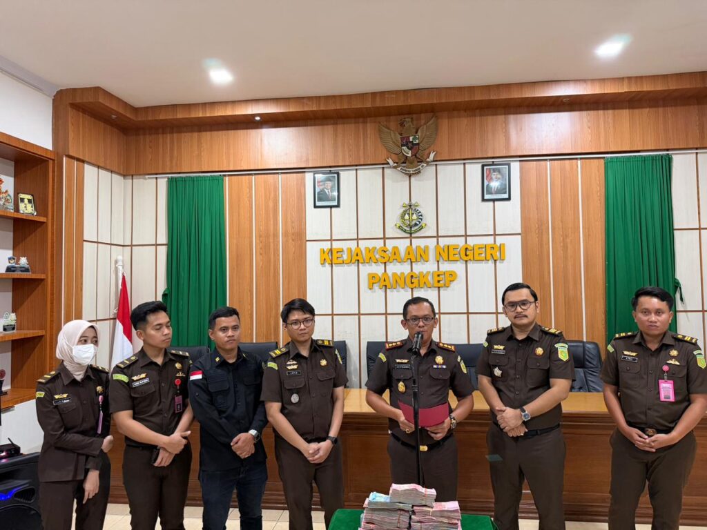 Kejari Pangkep Tetapkan Tiga Tersangka Korupsi Dana Hibah Pilkada 2024 KPU Pangkep, Kerugian Negara Rp554 Juta | NEWS TV Indonesia