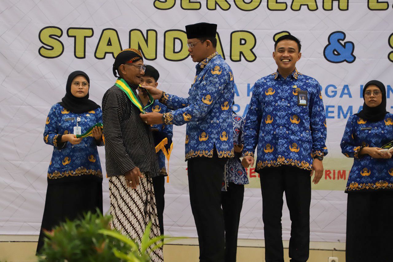 Sekolah Lansia Sleman Wisuda 474 Peserta, Wabup: Bukti Belajar Tak Mengenal Usia | NEWS TV Indonesia