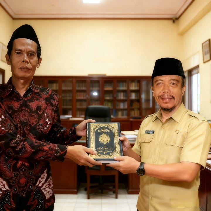 Disarpus. Bandung Barat Serahkan 200 Buah AL-QUR'AN Kepada Pasantren Nurul Huda Desa Girimukti | NEWS TV Indonesia