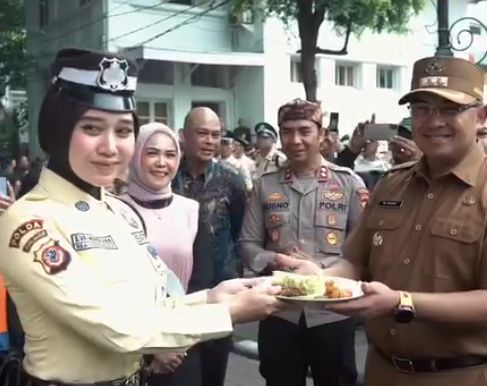 Kapolrestabes Bandung Hadiri Upacara HUT Satpam ke-45 tahun 2025 | NEWS TV Indonesia