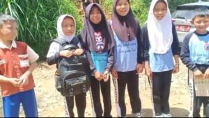 Terisolasi Akses Jalan, Ratusan Anak di Desa Ganjarsari Belum Menikmati MBG