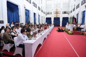 Tutup KKN Tematik Ekoteologi dan Pertanahan, Wamen Ossy Apresiasi Peran Mahasiswa dalam Pencatatan Bidang Tanah Wakaf