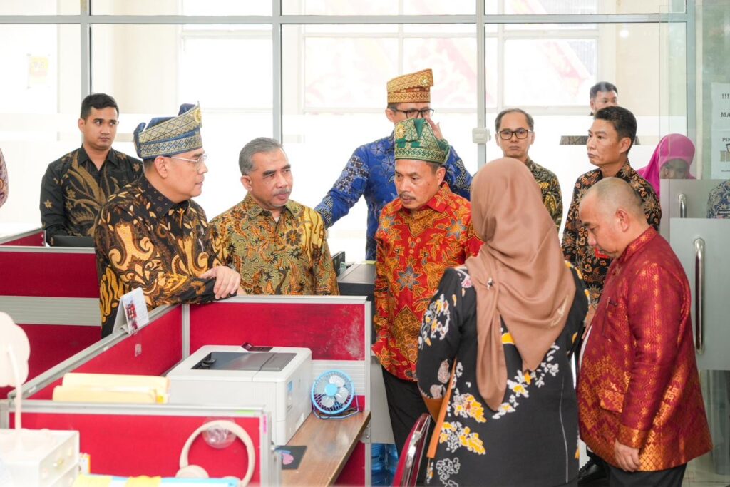 Tingkatkan Kualitas Layanan Pertanahan, Wamen Ossy Ingin Kantah Jadi Tempat yang Nyaman bagi Masyarakat