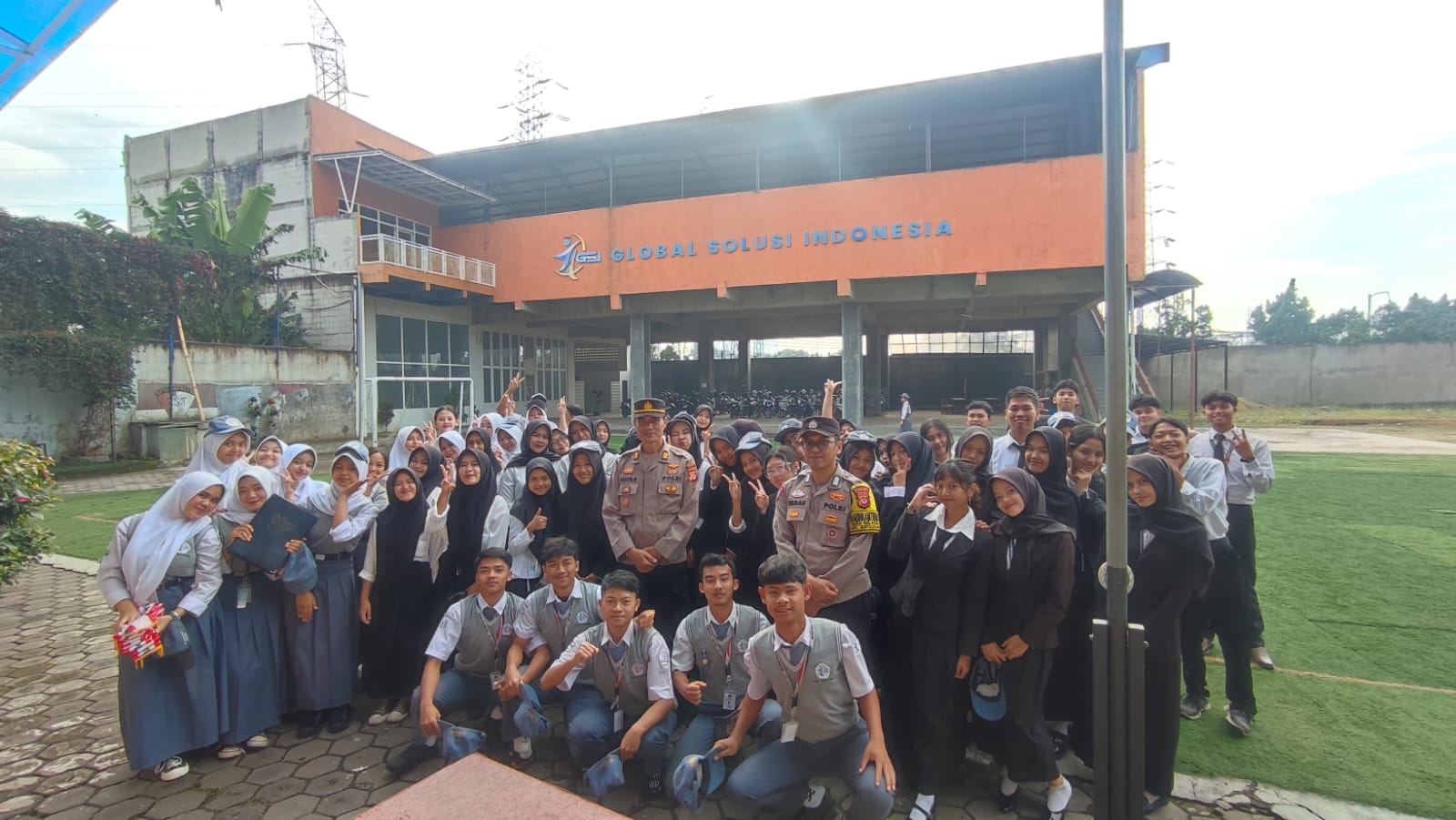 Police Go to School, Polsek Batujajar Berikan Edukasi Disiplin dan Bahaya Narkoba kepada Pelajar | NEWS TV Indonesia