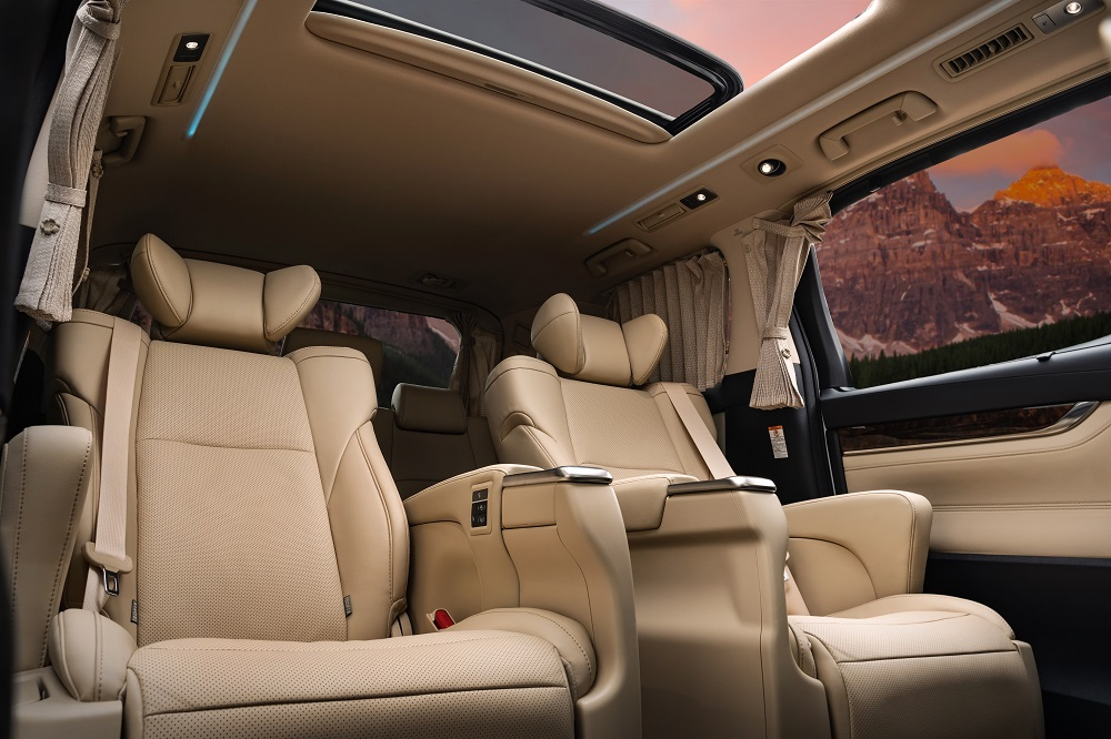 Interior Nissan Serena