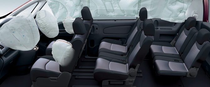 Interior Nissan Serena