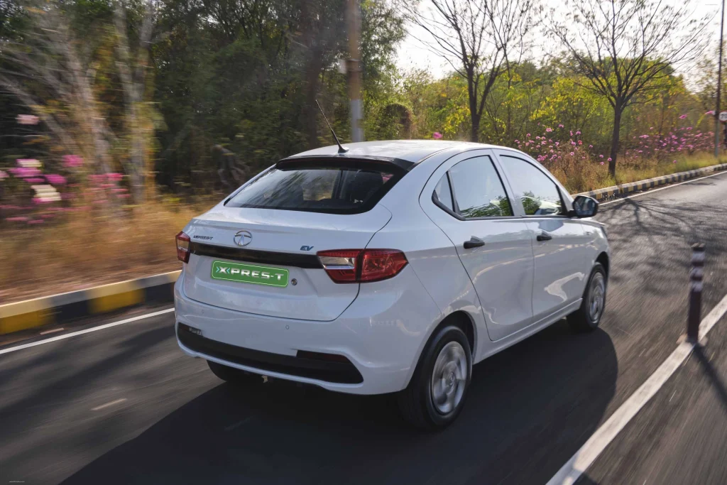 mobil Tata XPRES - Moladin