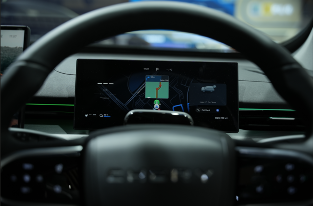 Foto 4 Pengguna dapat merasakan ketenangan dan kenyamanan berkendara berkat adanya Adaptive Cruise Control dan sistem pengereman otomatis yang membantu menjaga jarak aman