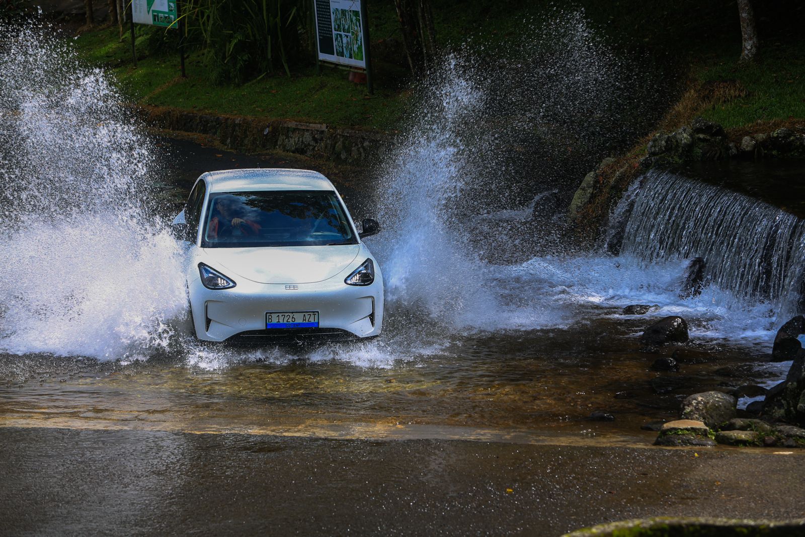 Geely EX2 Diuji di Beragam Medan Jalan Melintasi Rute Jakarta&ndash;Cibodas