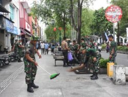 Prajurit Korem 072/Pamungkas Bersihkan Malioboro