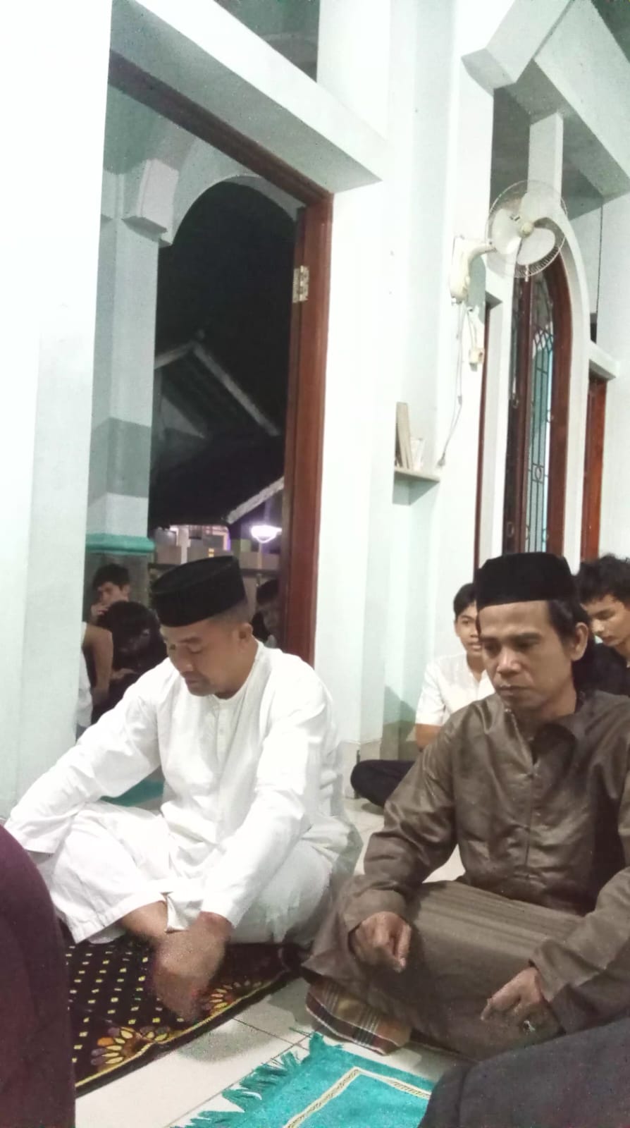 Unsur Kesra dan Aparat Hadir, Tarawih Perdana di Haurwangi Berjalan Aman dan Tertib