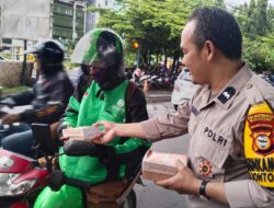 Polsek Mamajang Gelar Giat Pembagian Takjil, Wujud Kepedulian di Bulan Suci Ramadhan