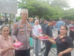 Polsek Mamajang Berkolaborasi dengan Management Mall MARI Bagikan 500 Takjil kepada Masyarakat