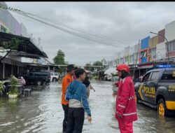 Curah Hujan Tinggi Picu Banjir, Perintis Presisi Polres Gowa Bergerak Cepat Lakukan Evakuasi