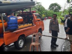 Intensitas Hujan makin tinggi, Kapolsek Somba Opu Tinjau Langsung Banjir di Wilayah Kec. Somba Opu.*
