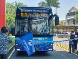 Dua Bus Transjakarta Tabrakan di Jalur Layang Koridor 13, Sejumlah Penumpang Luka Ringan
