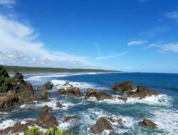 Pantai Karang Tawulan Tasikmalaya: Daya Tarik Hingga Harga Tiket 2026