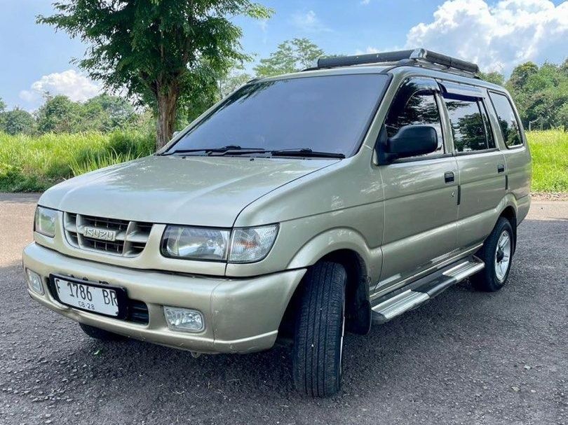 harga isuzu panther bekas