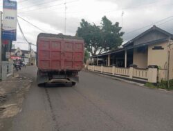 Warga Desak Polisi dan Dishub Tertibkan Truk Pembawa Galian C di Jalan Tempel – Seyegan