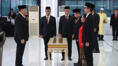 Lantik Pejabat Pengawas dan Fungsional, Wamen Ossy: Ujung Tombak dalam Pelayanan Pertanahan 8 Lantik Pejabat Pengawas dan Fungsional, Wamen Ossy: Ujung Tombak dalam Pelayanan Pertanahan | NEWS TV