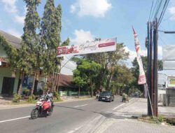 Banyak Baliho Melintang di Tengah Jalan, Publik Sorot Tugas Satpol PP “Ibarat Macan Ompong?”