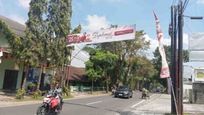 Banyak Baliho Melintang di Tengah Jalan, Publik Sorot Tugas Satpol PP "Ibarat Macan Ompong?" | NEWS TV