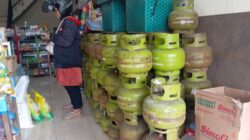 Jelang Lebaran Gas Elpiji 3 Kg Mulai Langka, Pangkalan Diduga Menjual ke Pengecer | NEWS TV