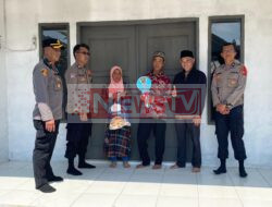 Kapolsek Cisarua A.Y. Yogaswara Serahkan Kunci Rumah Rutilahu kepada Warga di Kabupaten Bandung Barat | NEWS TV Kapolsek Cisarua A.Y. Yogaswara Serahkan Kunci Rumah Rutilahu kepada Warga di Kabupaten Bandung Barat | NEWS TV