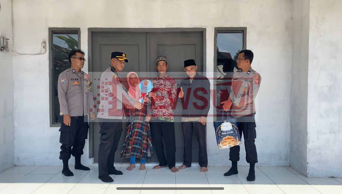 Kapolsek Cisarua A.Y. Yogaswara Serahkan Kunci Rumah Rutilahu kepada Warga di Kabupaten Bandung Barat | NEWS TV