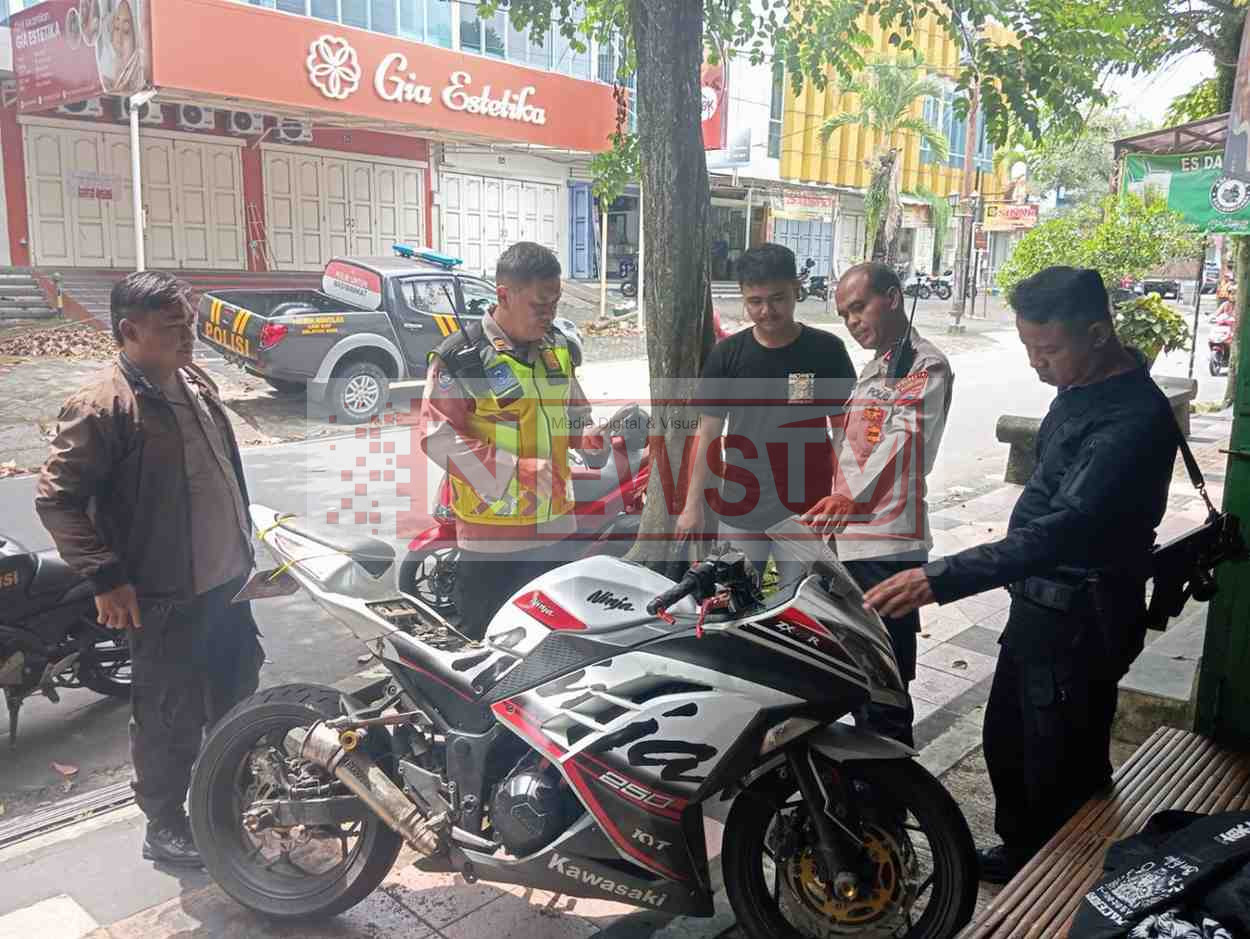 Motor Pemudik Mogok, Polisi Polsek Muntilan Sigap Beri Bantuan | NEWS TV