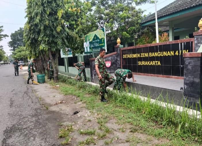 Hari Pertama Kerja, Prajurit Denzibang Surakarta Langsung Bersihkan Pangkalan | NEWS TV Indonesia