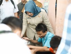 Pantau Pelaksanaan MBG Di SLB Wabub Madina Sempatkan Bercengkerama Dengan Siswa