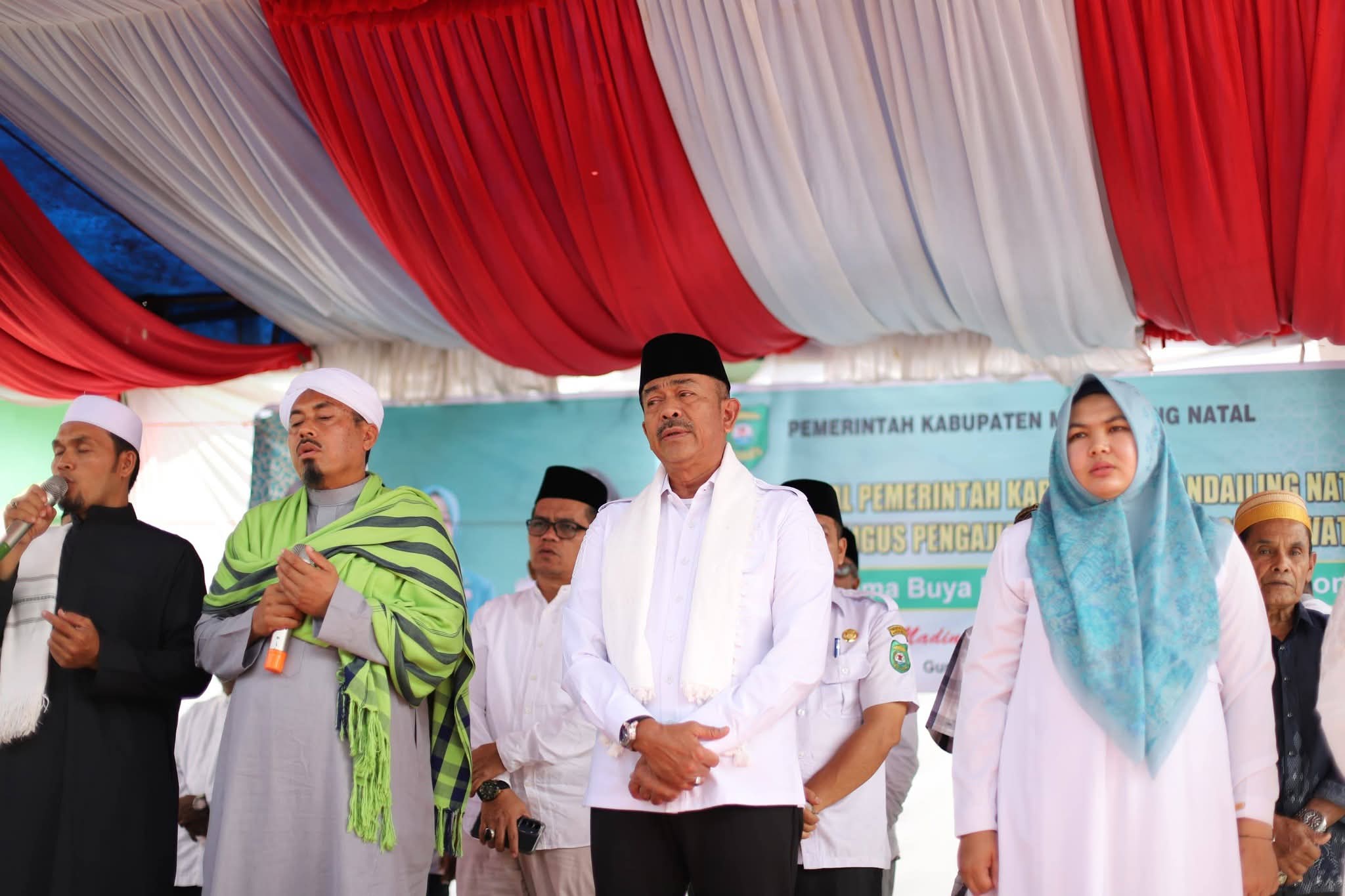 Ribuan Masyarakat Hadiri Halal bihalal Pemkab Madina di Gunung Baringin | Newstv Indonesia