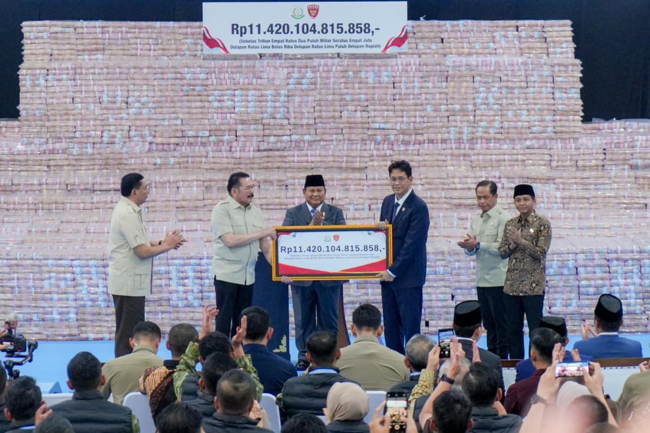 Wamen Ossy Saksikan Penyerahan Denda Administratif Rp11,4 Triliun oleh Satgas PKH sebagai Wujud Penyelamatan Kekayaan Negara | Newstv Indonesia