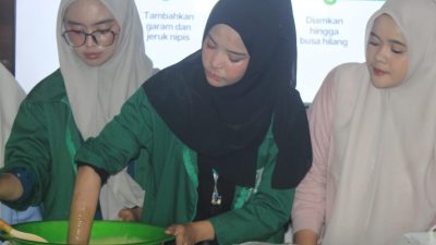 Mahasiswa KKN UIN Alauddin Makassar Gelar Workshop Pembuatan Sabun Cuci Piring di Desa Bulo Wattang | Newstv Indonesia