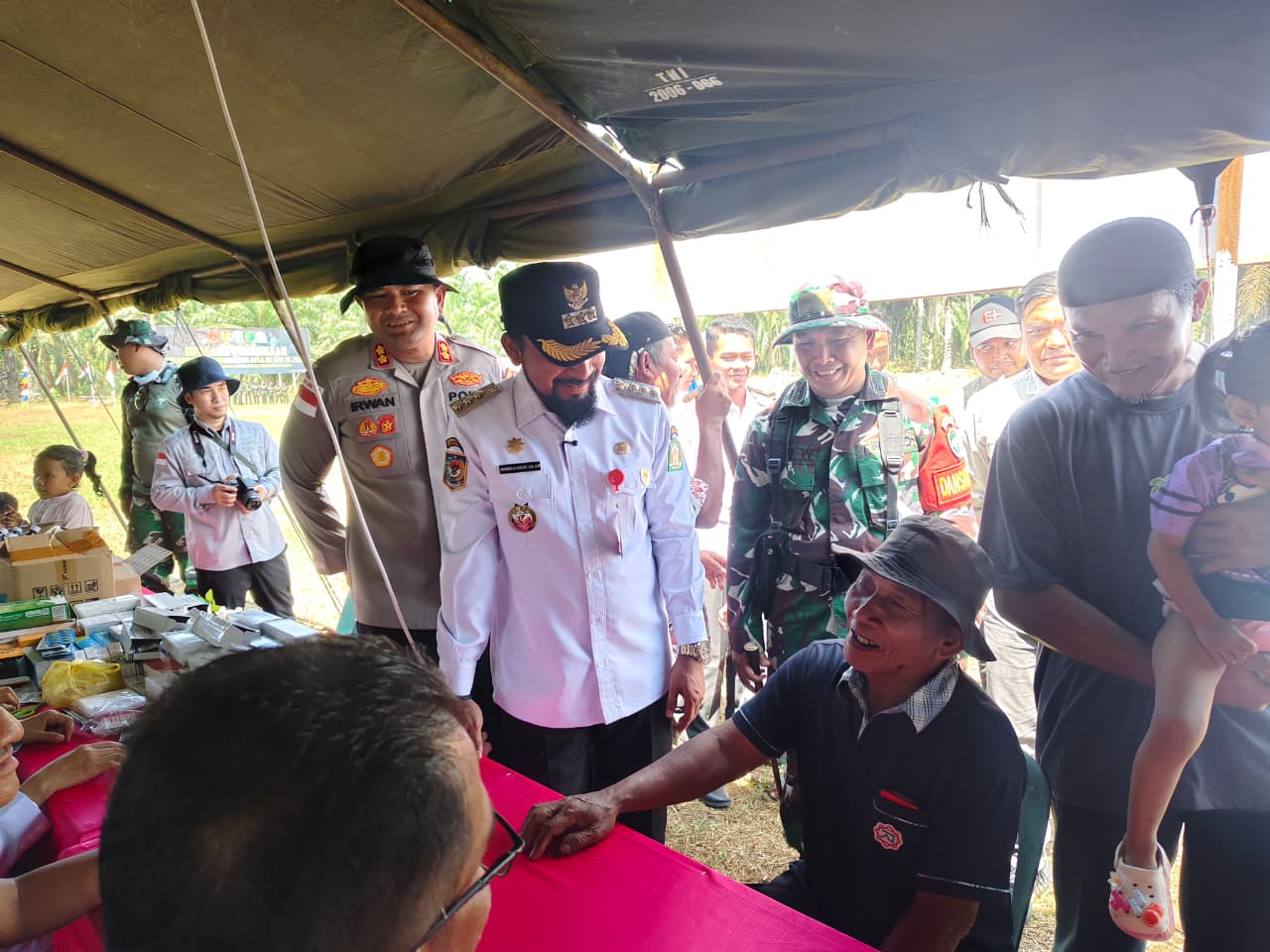 Kodim 0104/Aceh Timur Gelar Pengobatan Massal, Bagi Sembako Gratis, dan Pasar Murah dalam Pembukaan TMMD Ke-128 | Newstv Indonesia