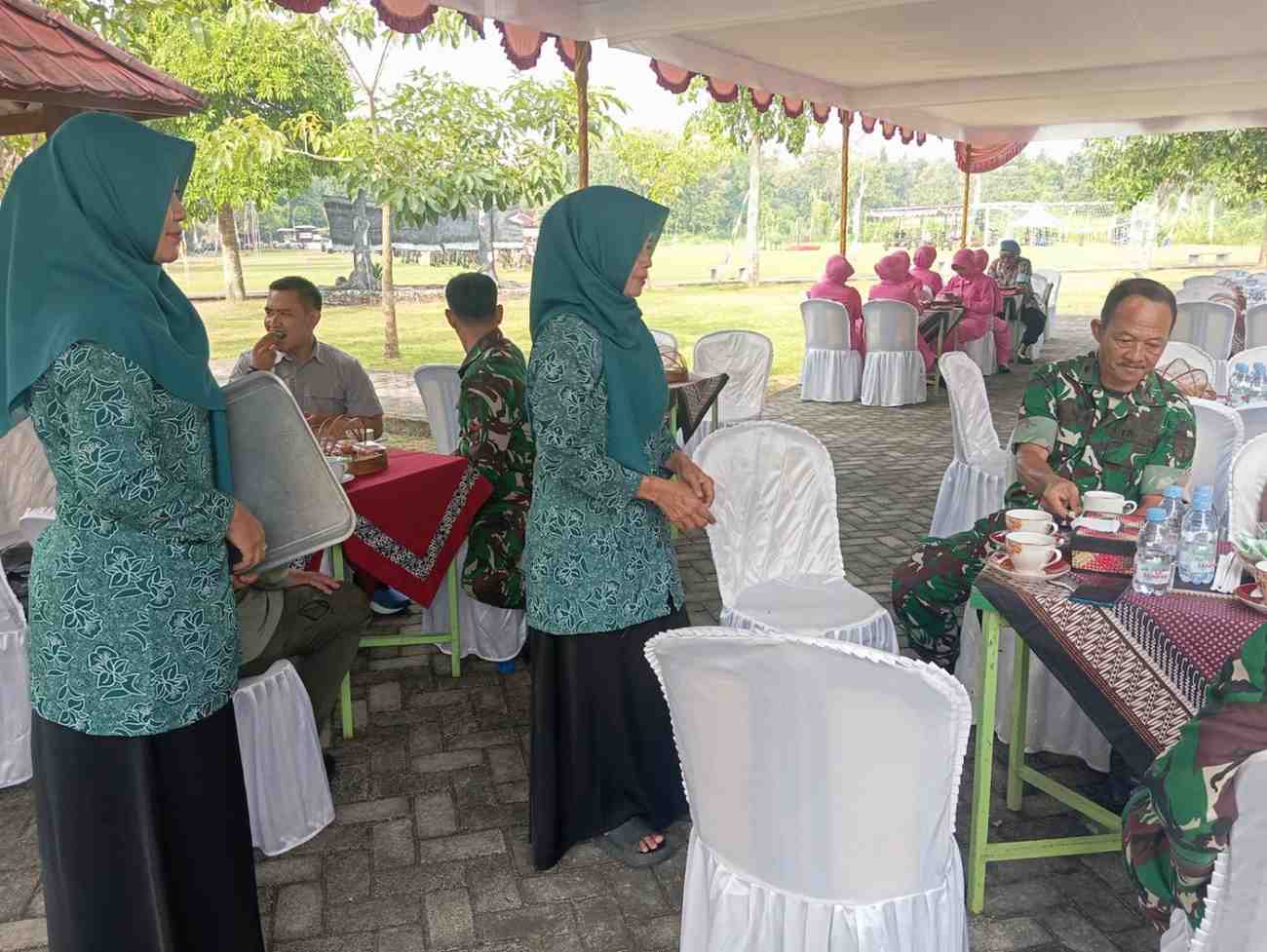Ikut Sukseskan TMMD Kodim Kulon Progo, Ibu-ibu PKK Sidorejo dan Persit Kolaborasi Bantu Satgas TMMD | Newstv Indonesia