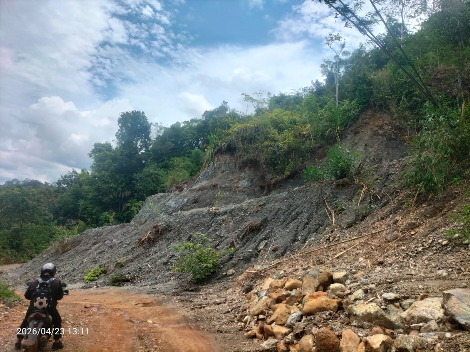 Pembukaan Jalan Poros Desa Banjar Malayu Diduga Kurang Profesional | Newstv Indonesia