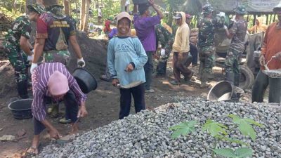 Hebat..! Ibu-Ibu Turun Tangan Bantu Satgas TMMD di Lendah Angkut Material Bangunan | Newstv Indonesia