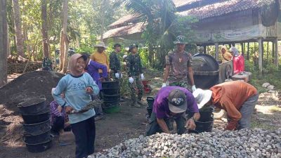 Sarjiem Wanita Hebat Bantu Satgas TMMD Kodim 0731/Kulon Progo Angkat Material | Newstv Indonesia