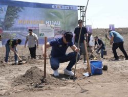 AHY dan Danang Hijaukan Ruas Tol Prambanan – Purwomartani