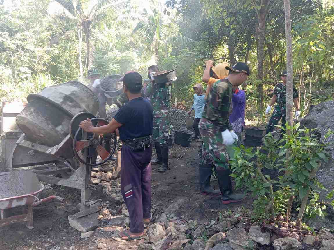 Danramil Kapten Czi Eko Yuliantono Mendadak Jadi Fotografer di TMMD Reguler 128 Kalurahan Sidorejo | Newstv Indonesia