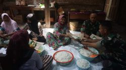 Ibu-ibu Rela Gotong Royong Bantu Menyiapkan Makan Prajurit di TMMD Kulon Progo