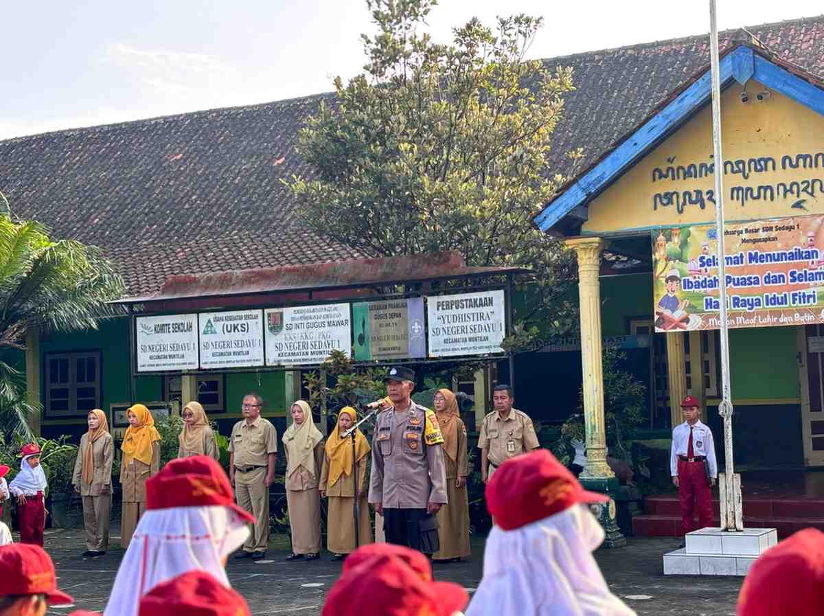 Bhabinkamtibmas Sedayu Polsek Muntilan Jadi Pembina Upacara Senin di Sekolah | Newstv Indonesia