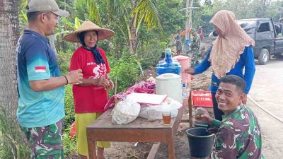 Dua Prajurit Beda Matra Luangkan Waktu Bangun Komsos di Lokasi TMMD Kulon Progo | Newstv Indonesia