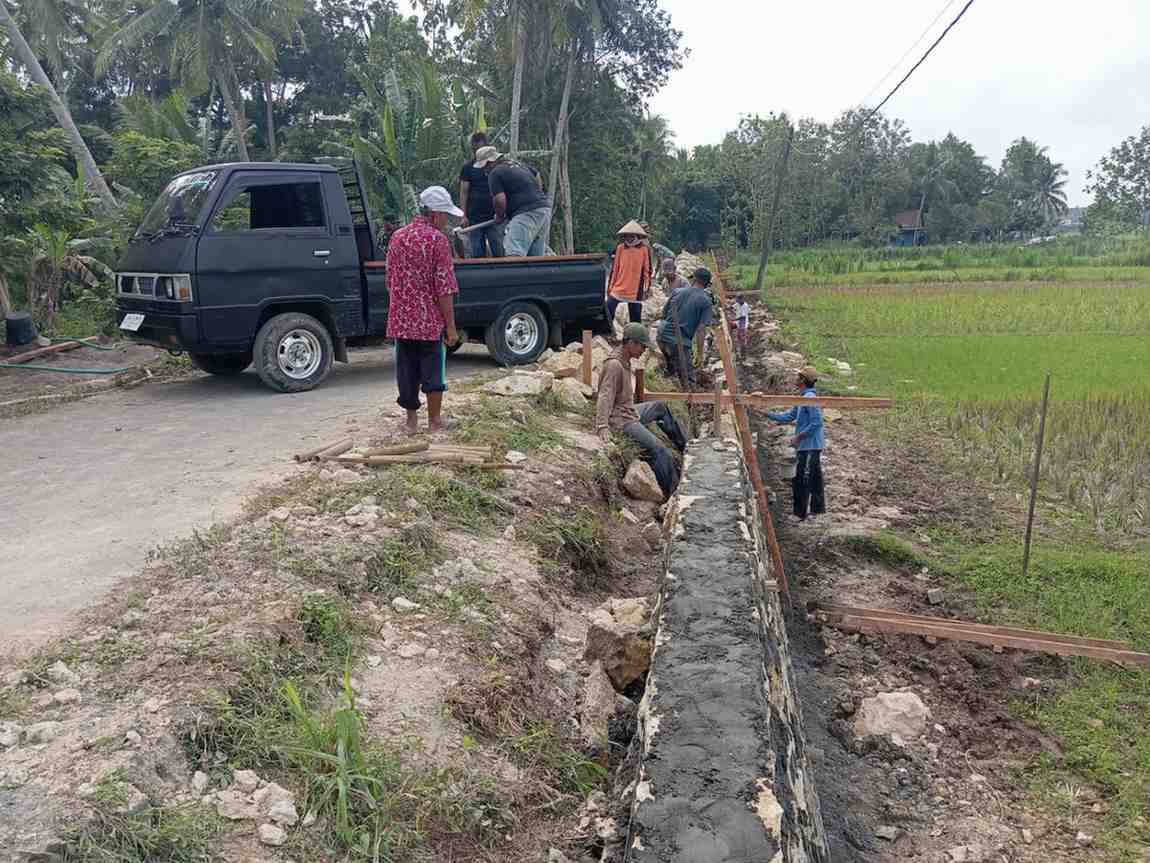 Kasdim 0731/Kulon Progo : "Talud Kwarakan Strategis Untuk Cegah Jalan Ambrol" | Newstv Indonesia