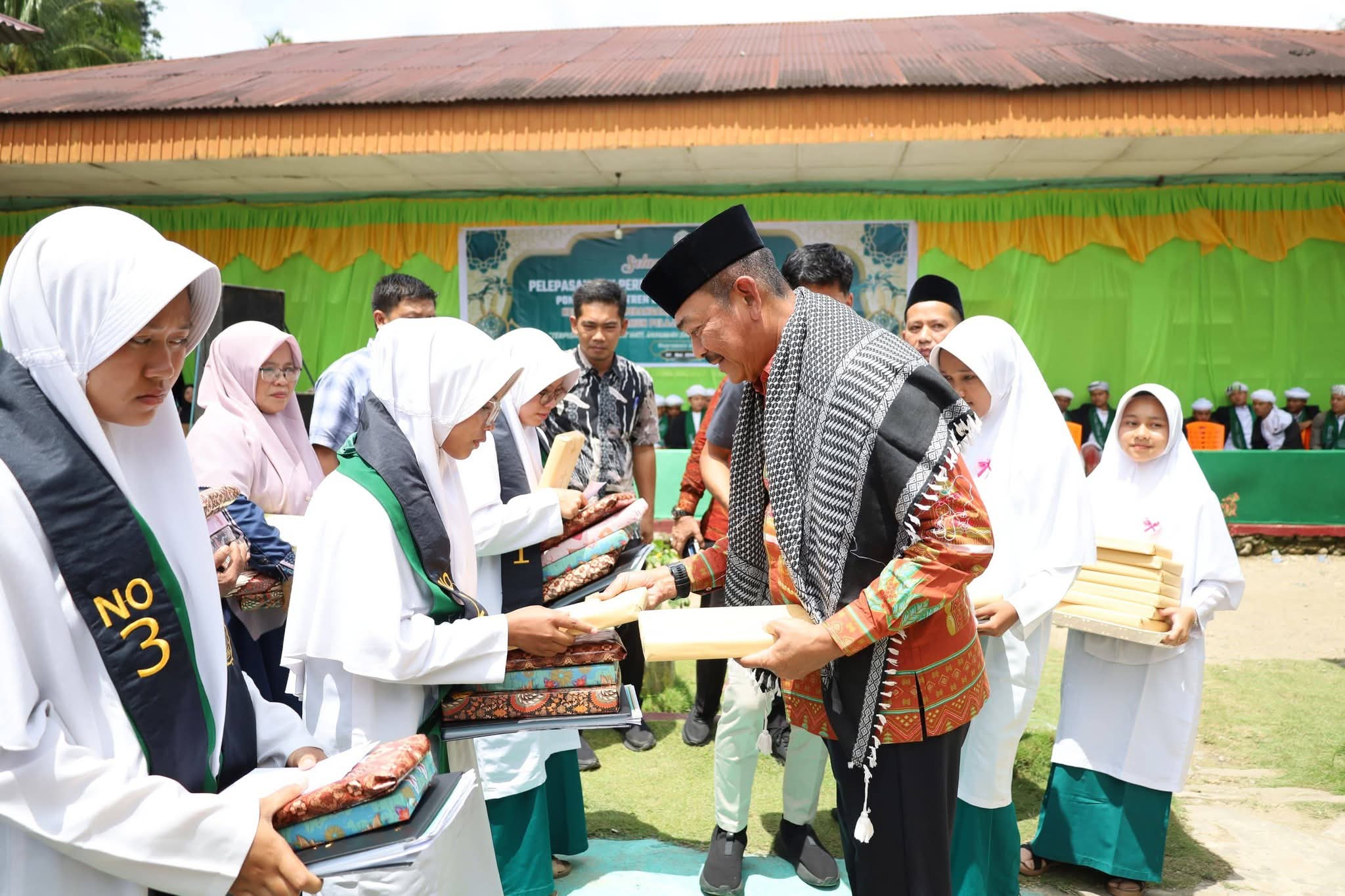 Pemkab Madina Fasilitasi Lulusan Pesantren Tempuh Pendidikan Tinggi | Newstv Indonesia
