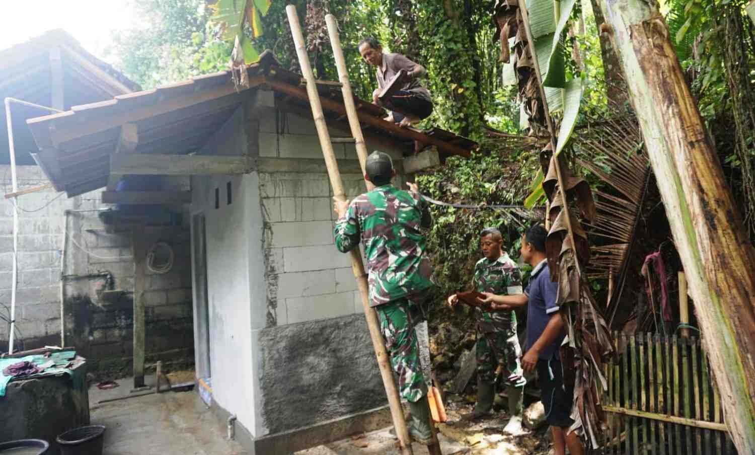 Ucapan Bangga dan Terima Kasih Risman Gegara TNI Bangun Jamban Sehat di Rumahnya | Newstv Indonesia