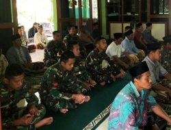 Anggota Satgas TMMD Reguler Kodim 0731/Kulon Progo Jumat Bersama Warga Sidorejo